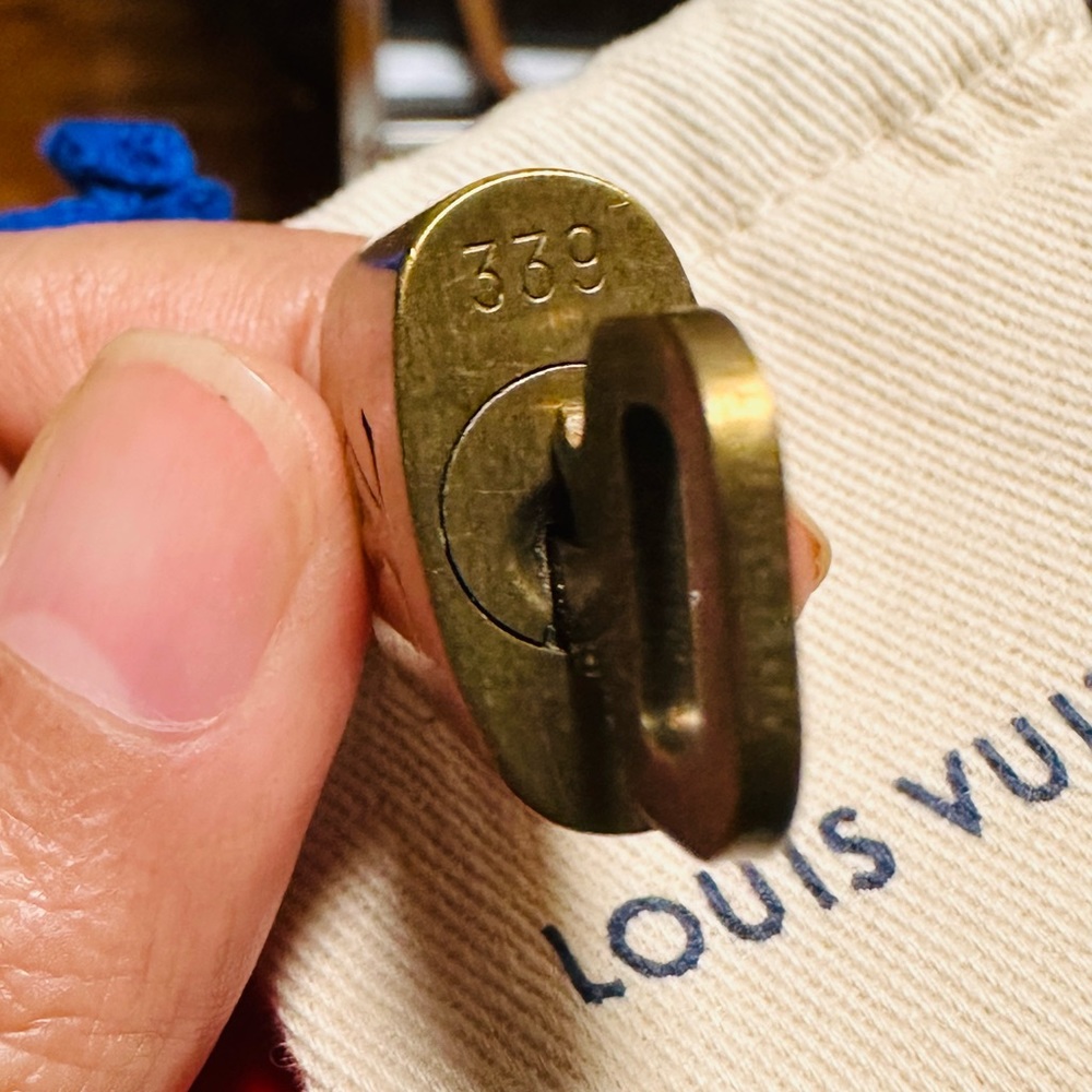 Louis Vuitton 1 padlock and 1 key with dust bag #339 - Picture 7 of 7
